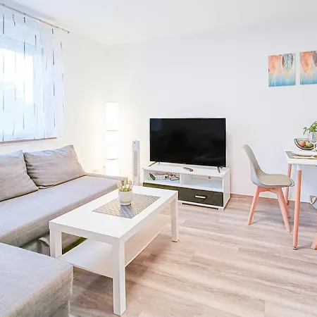 Parkplatz - Zentral - Modern - 3-zi 5x Pers شقة