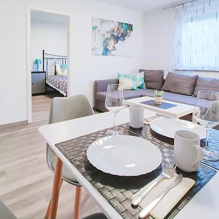 Parkplatz - Zentral - Modern - 3-zi 5x Pers هايلبرون