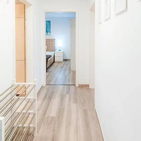 Parkplatz - Zentral - Modern - 3-zi 5x Pers شقة