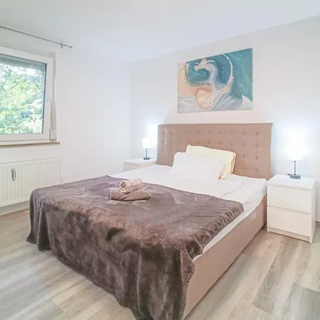 Parkplatz - Zentral - Modern - 3-zi 5x Pers شقة *